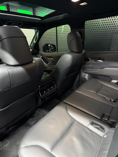 Toyota Land Cruiser 300