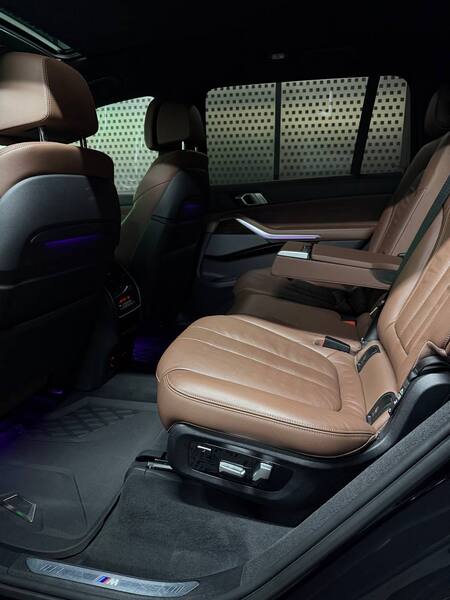 BMW X7 M50D